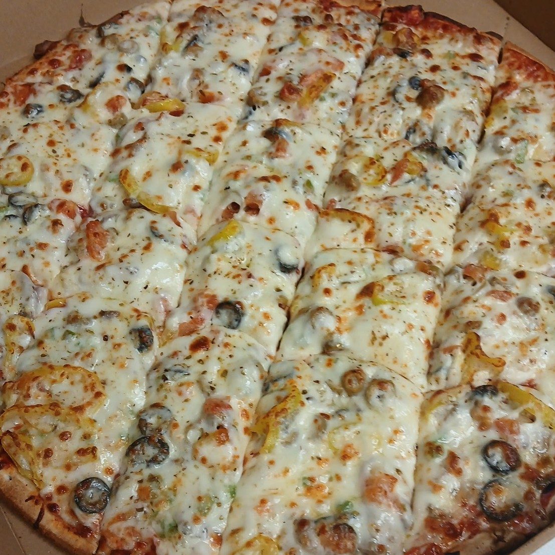 Mother Earth Pizza (Veggie Pizza).